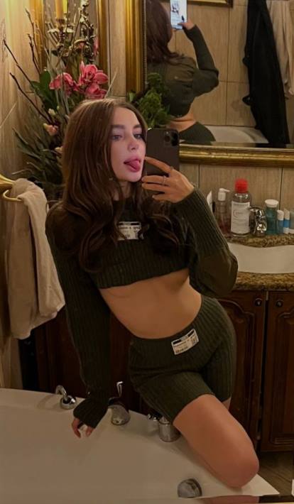 Busty öğretmen striptiz44